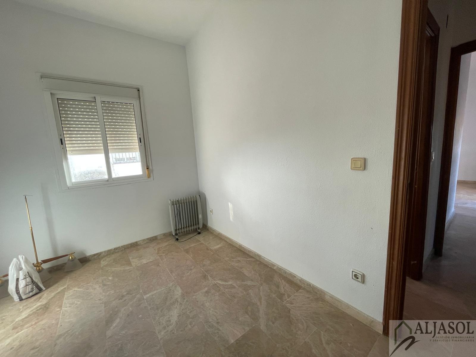 For sale of house in Salteras
