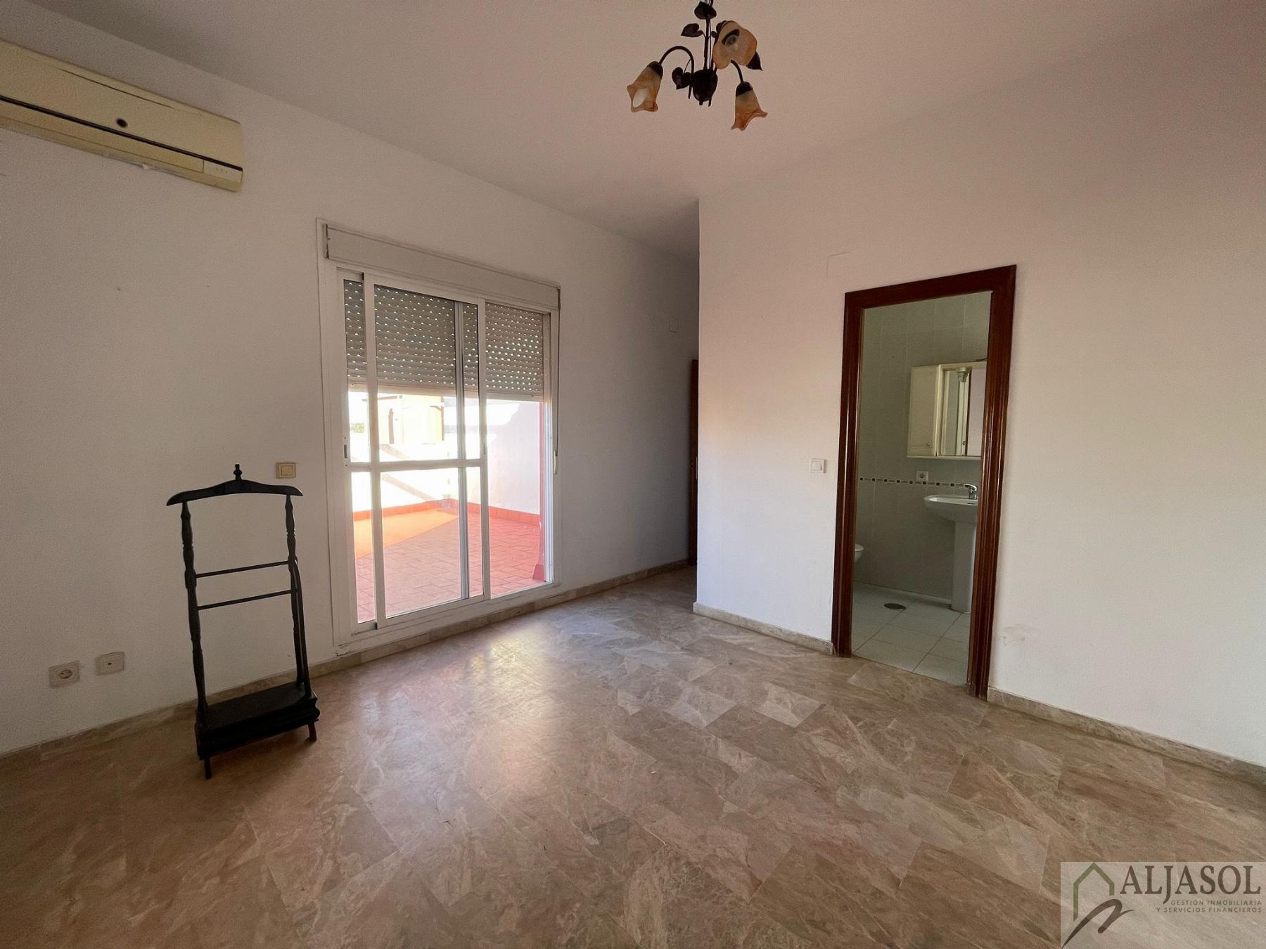 For sale of house in Salteras