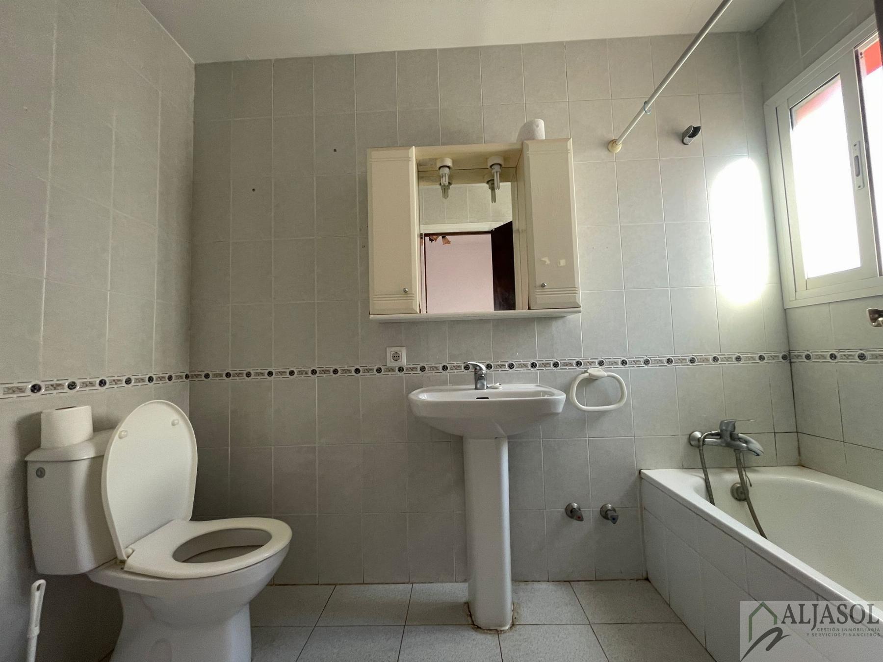 For sale of house in Salteras