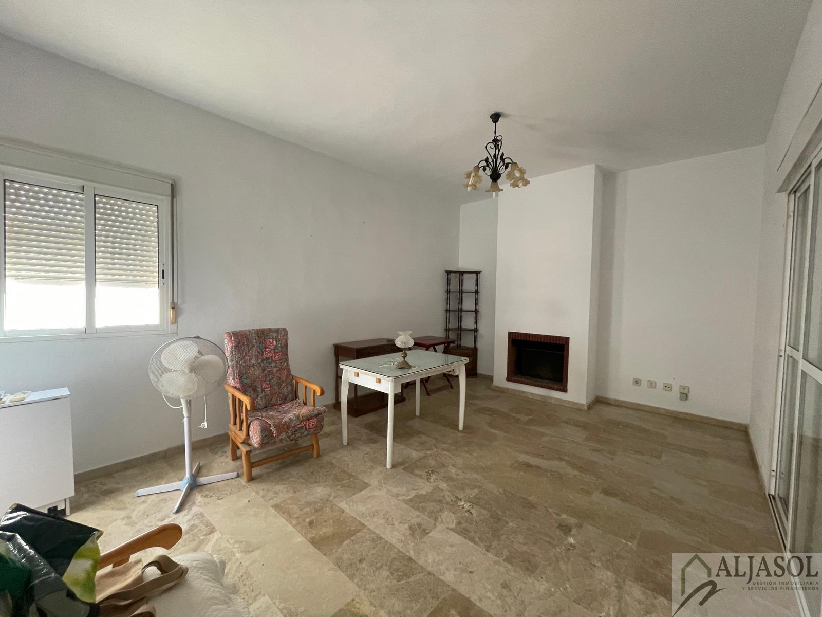 For sale of house in Salteras