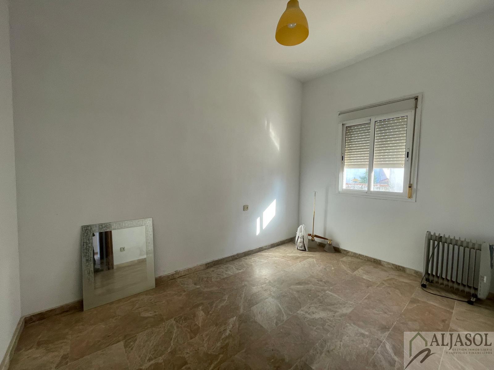 For sale of house in Salteras