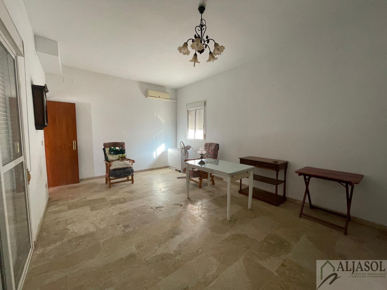 For sale of house in Salteras