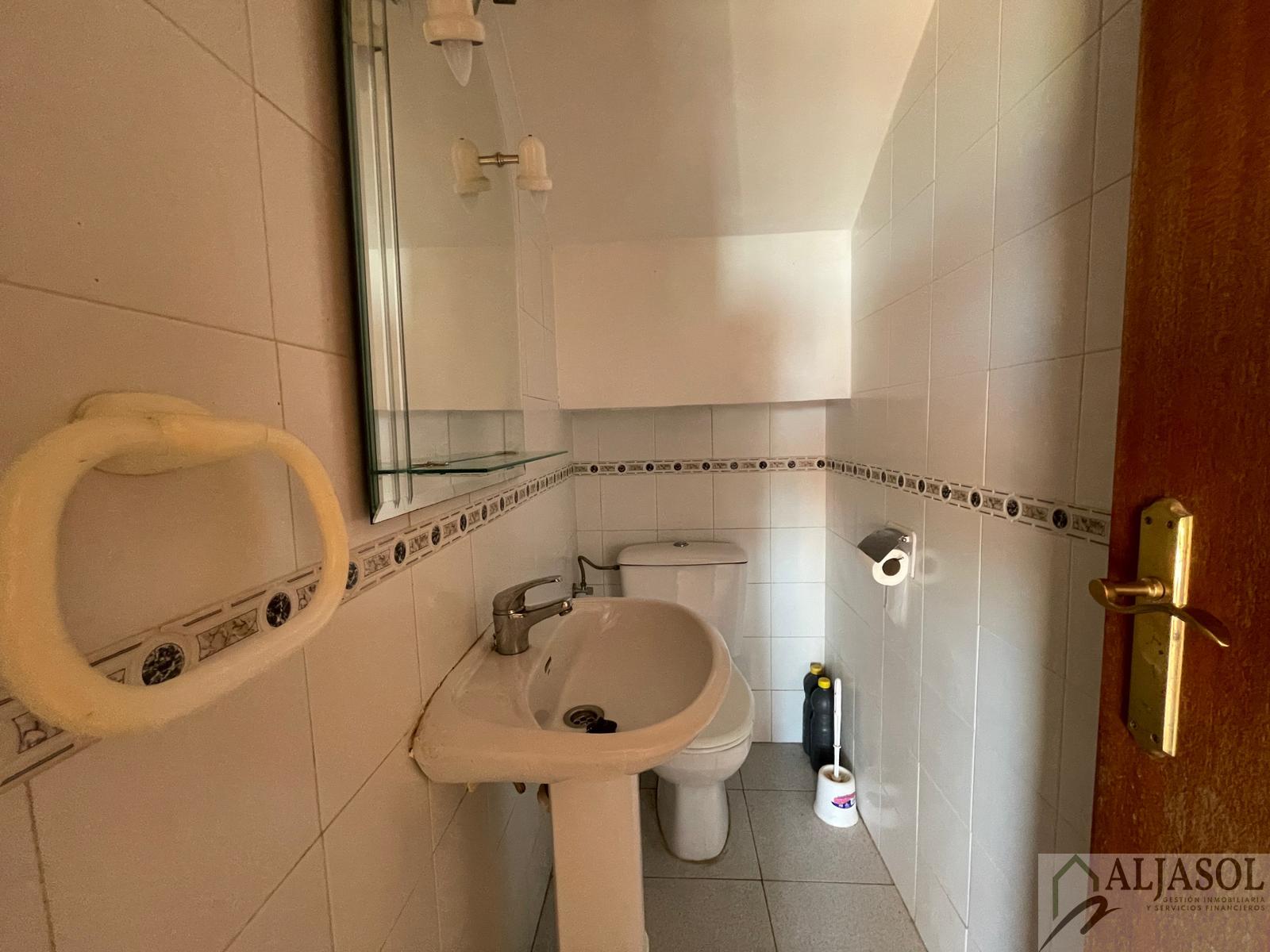 For sale of house in Salteras