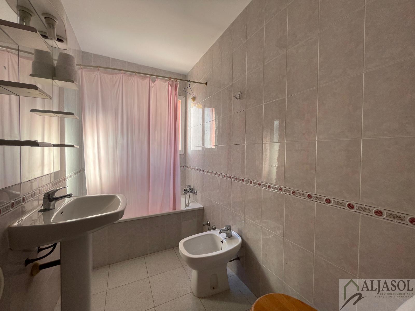 For sale of house in Salteras