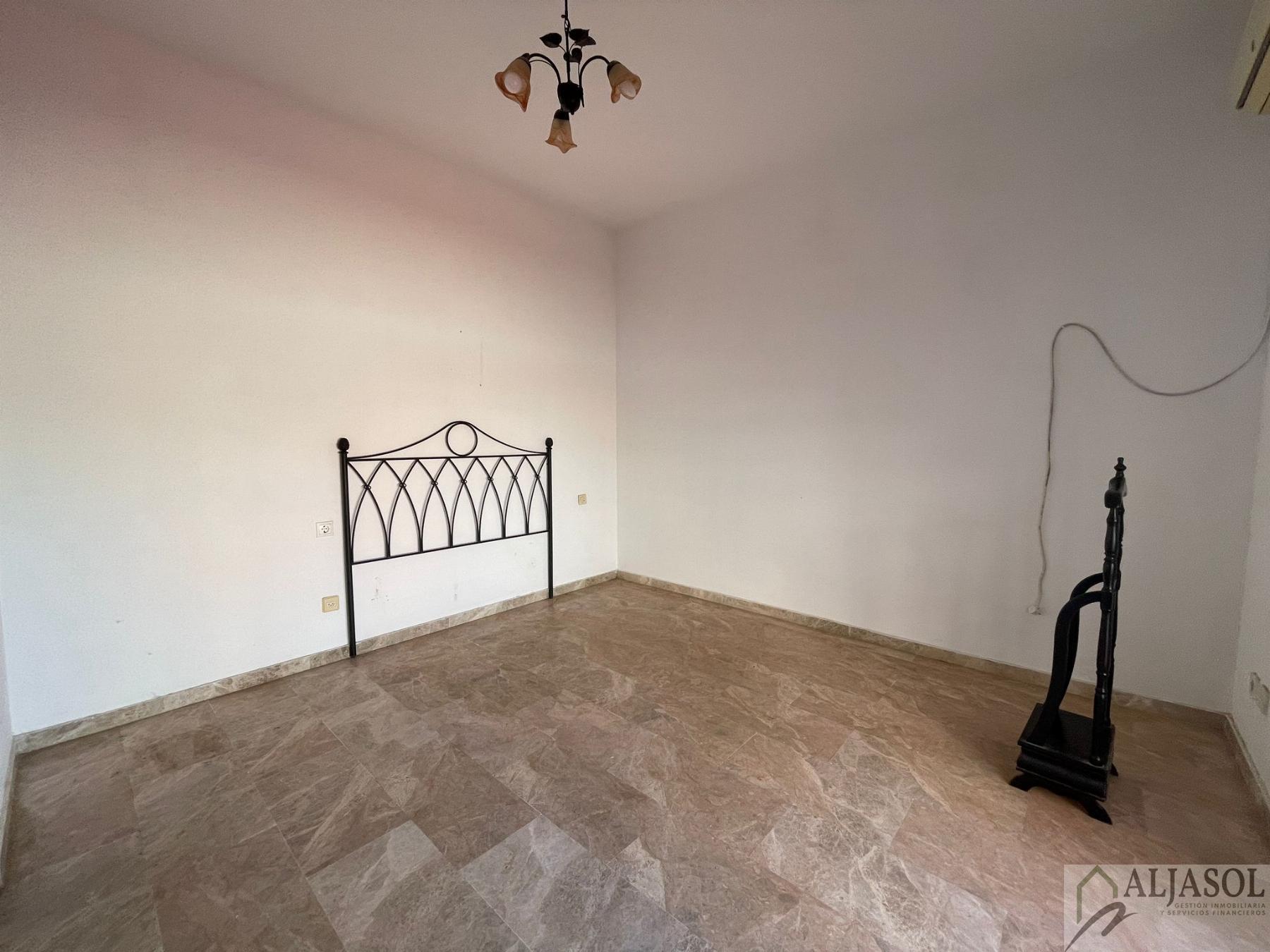 For sale of house in Salteras