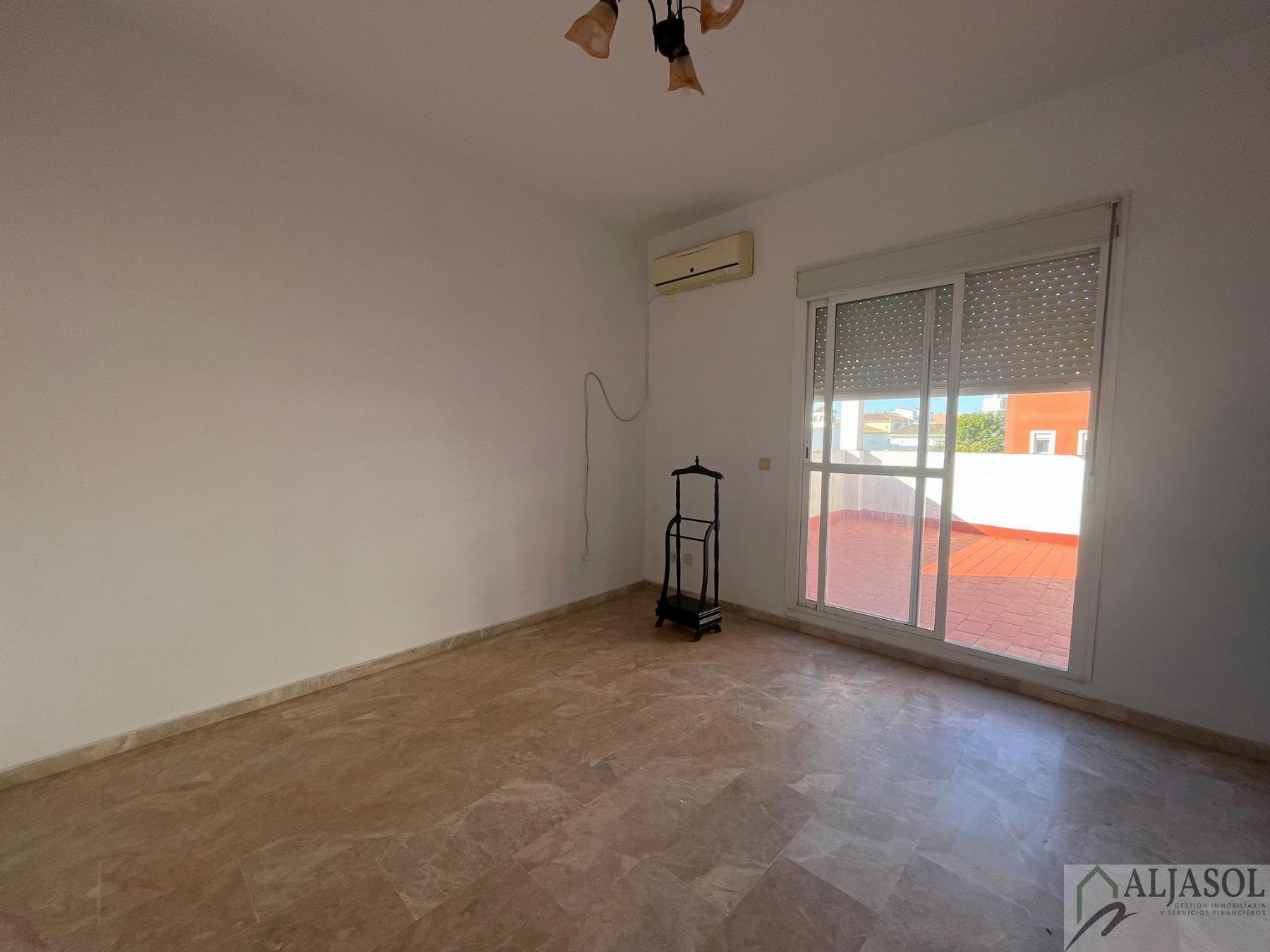For sale of house in Salteras