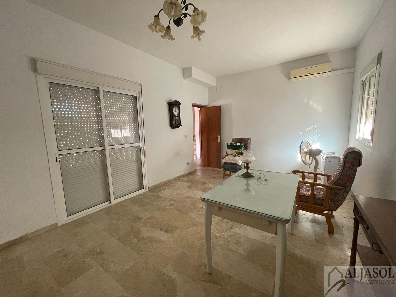 For sale of house in Salteras