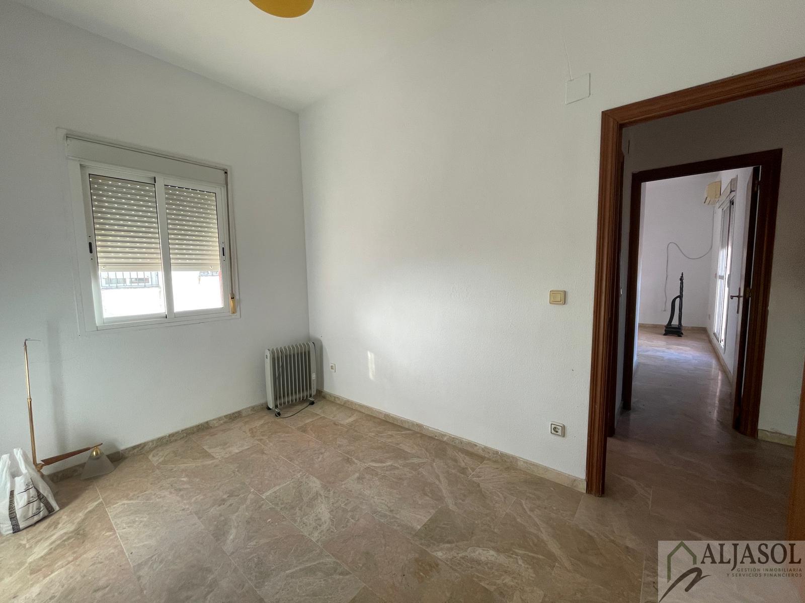 For sale of house in Salteras