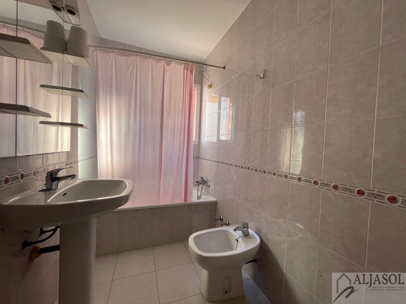 For sale of house in Salteras