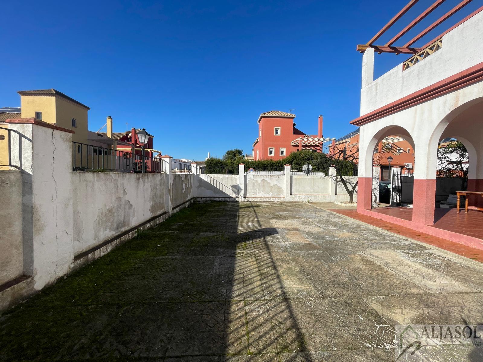 For sale of house in Salteras