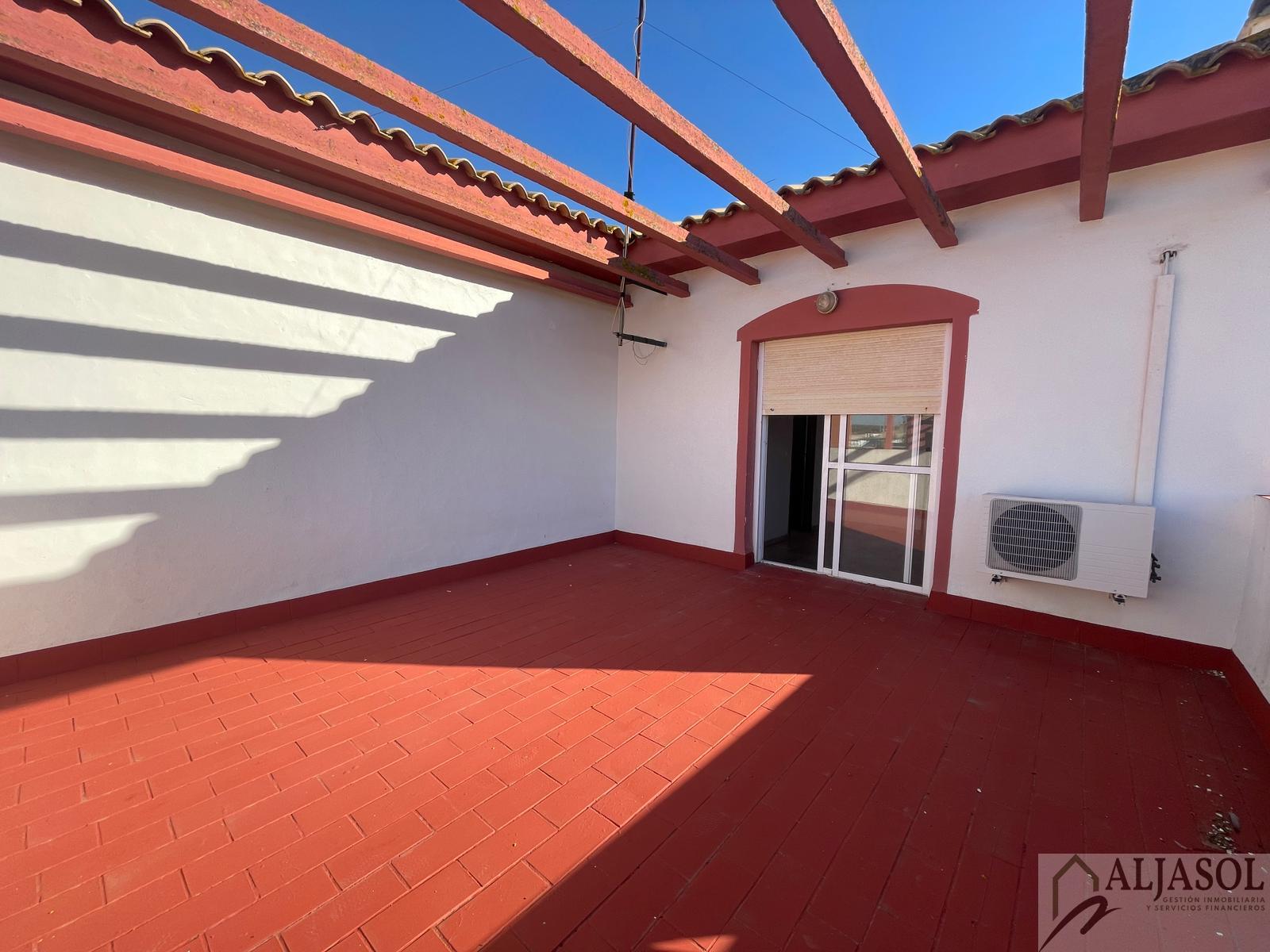 For sale of house in Salteras