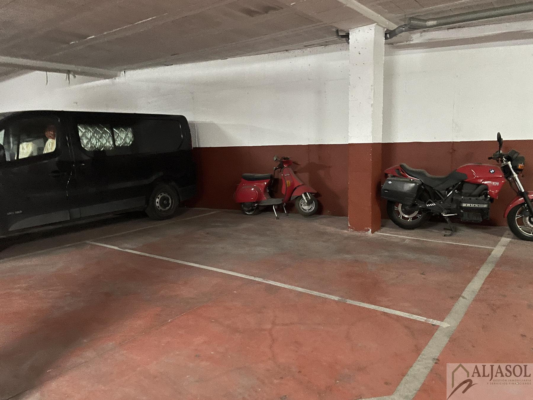 For sale of garage in Salteras