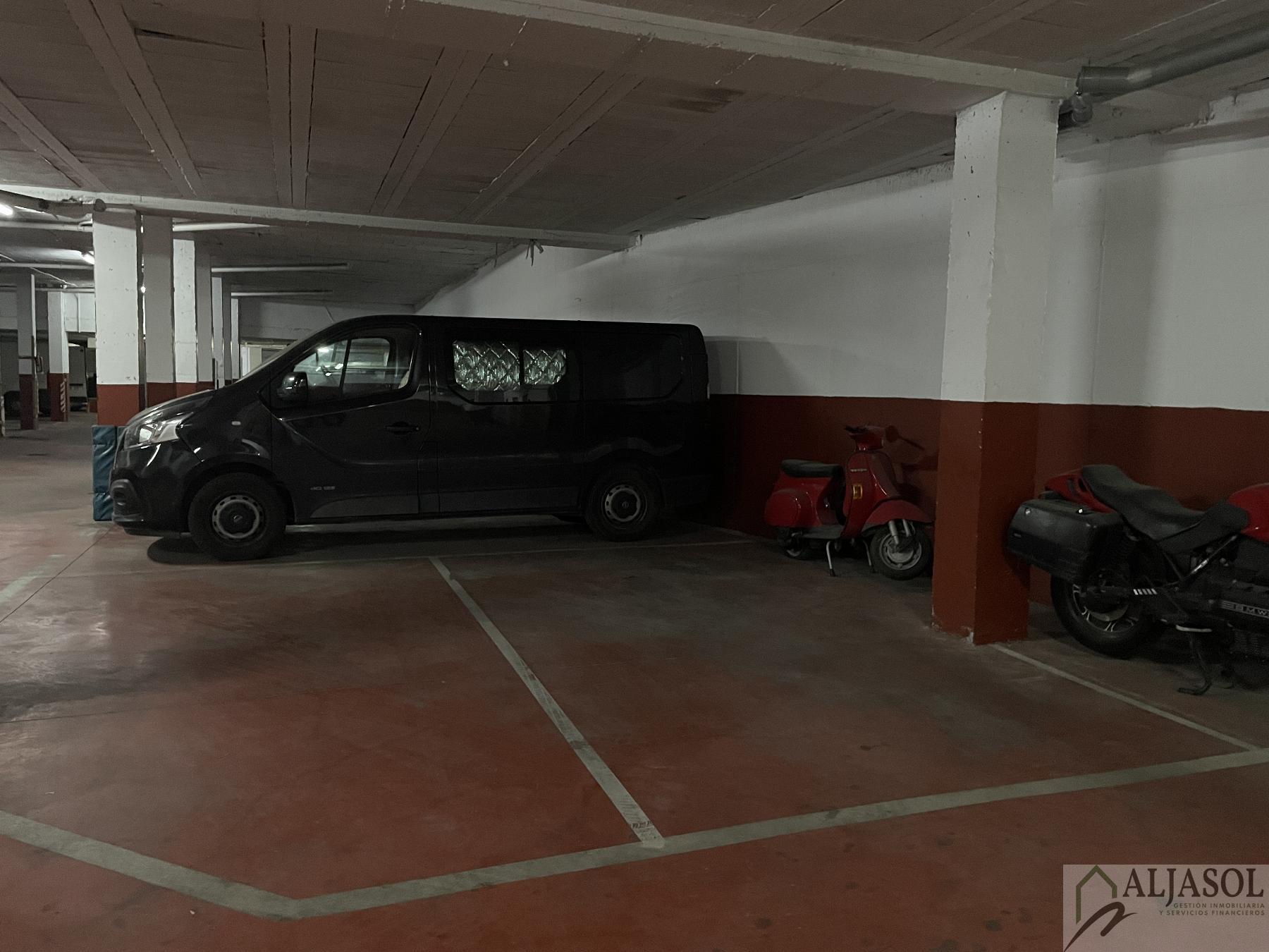 For sale of garage in Salteras