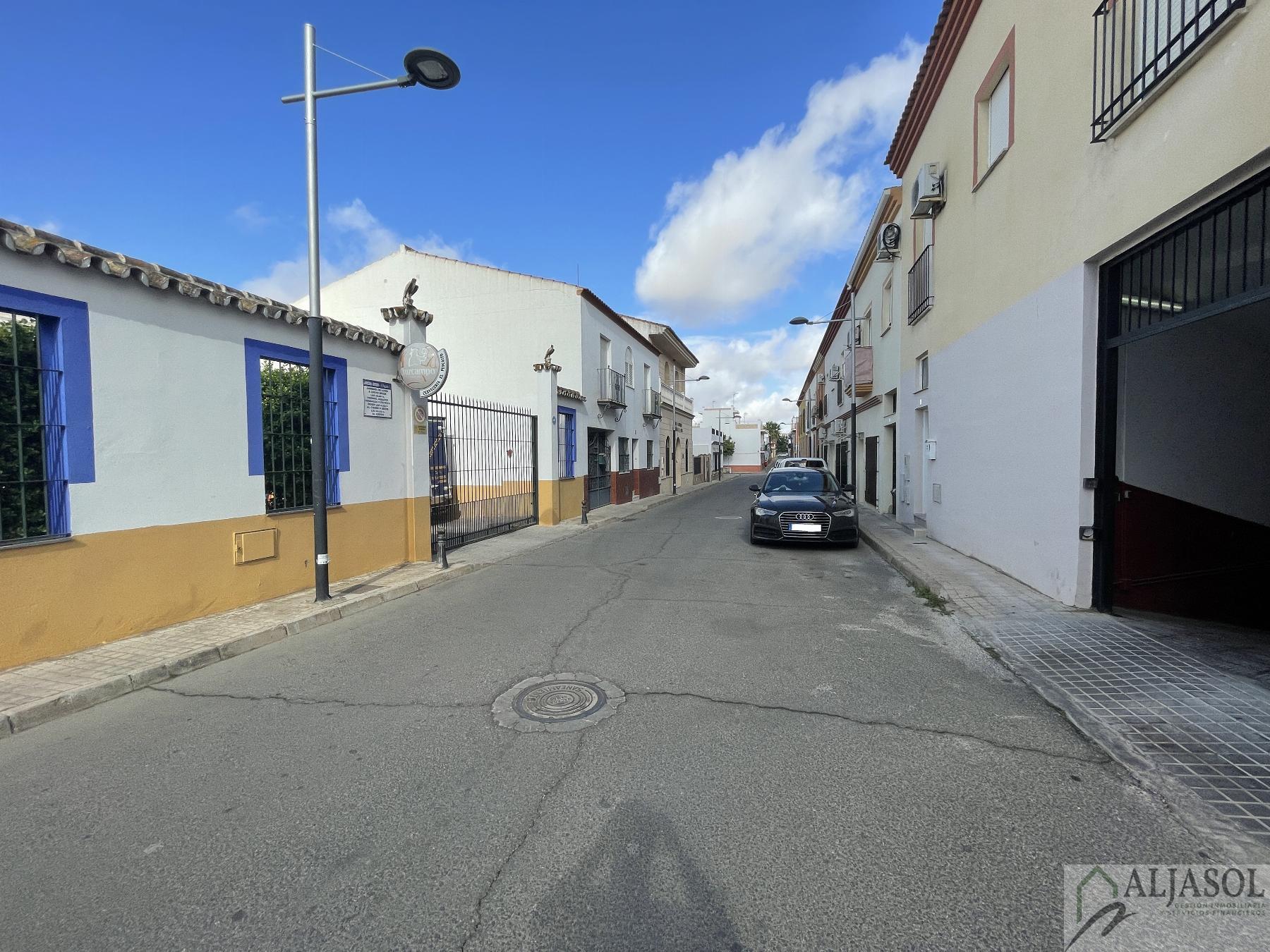 For sale of garage in Salteras