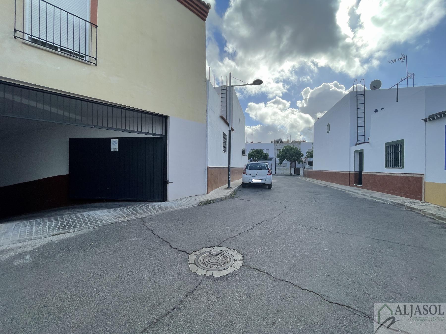 For sale of garage in Salteras