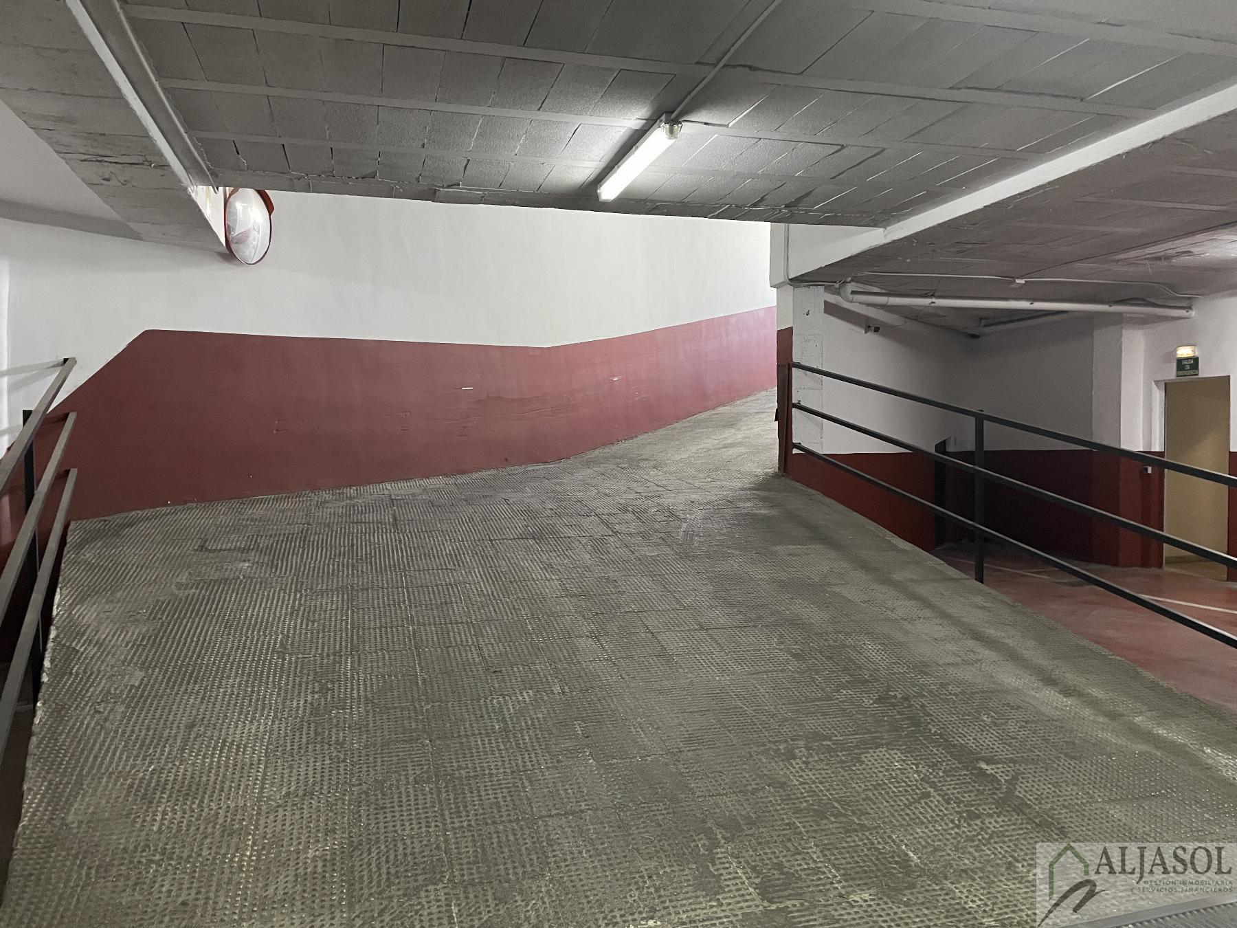 For sale of garage in Salteras