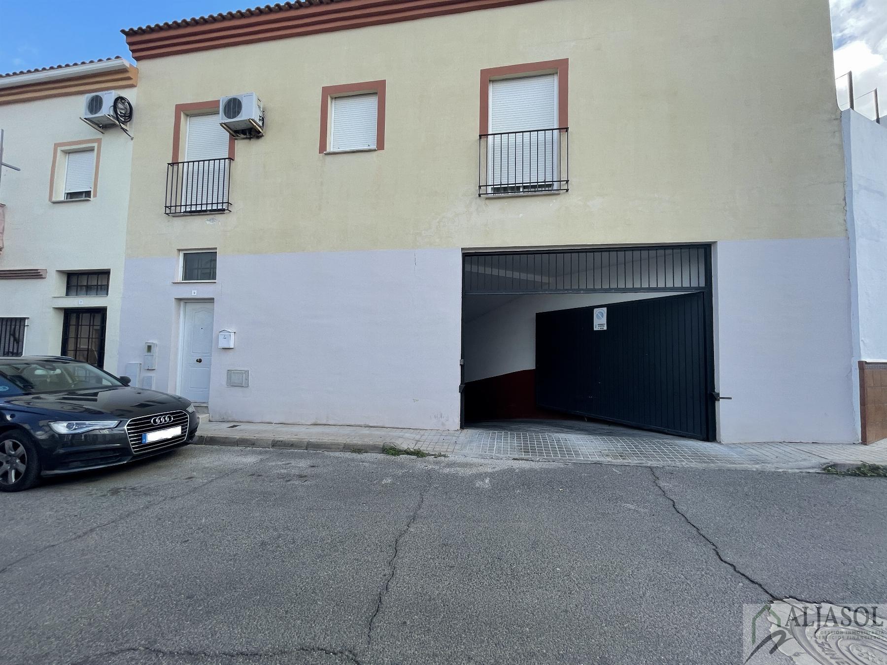 For sale of garage in Salteras
