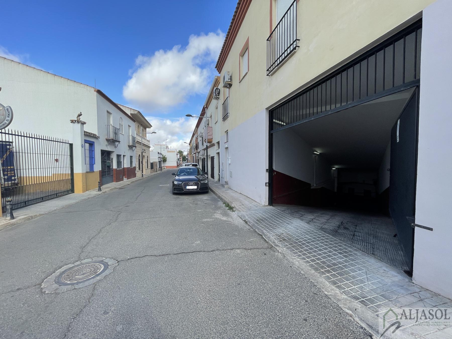 For sale of garage in Salteras