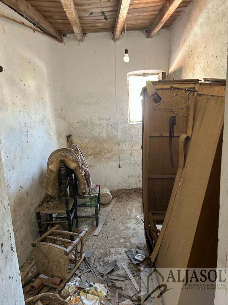 For sale of house in Aroche