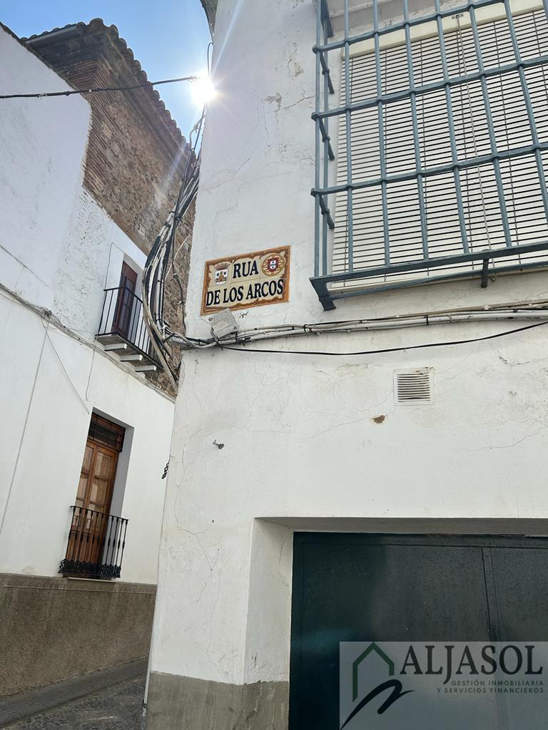 For sale of house in Aroche