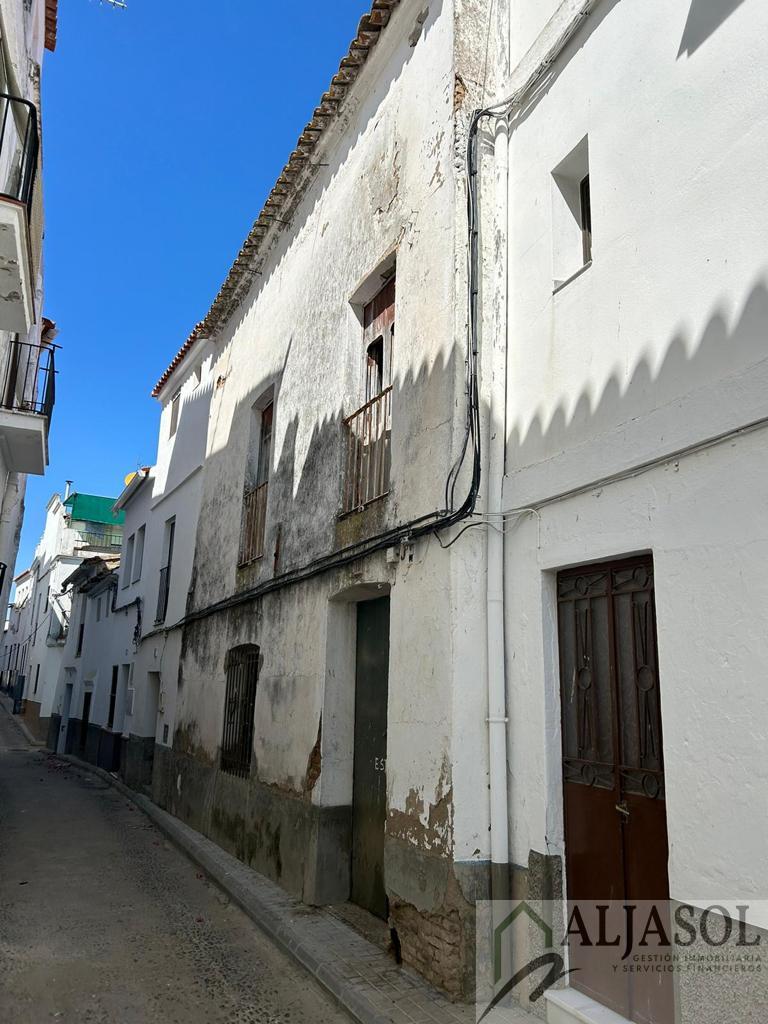 For sale of house in Aroche