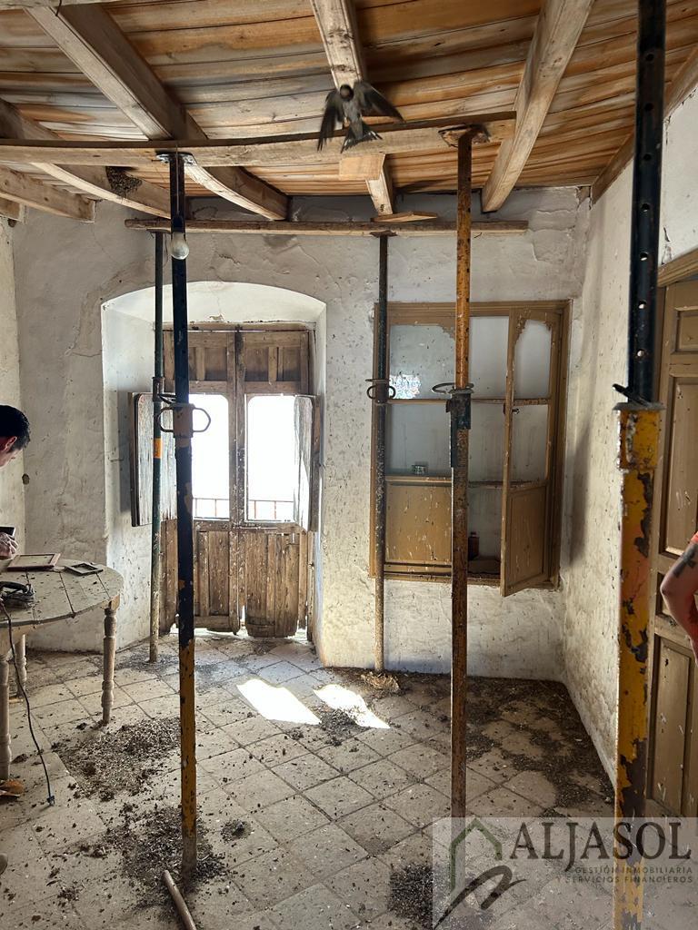For sale of house in Aroche
