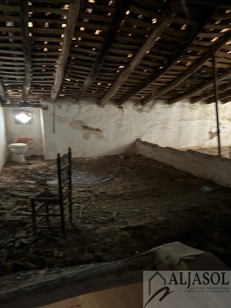 For sale of house in Aroche