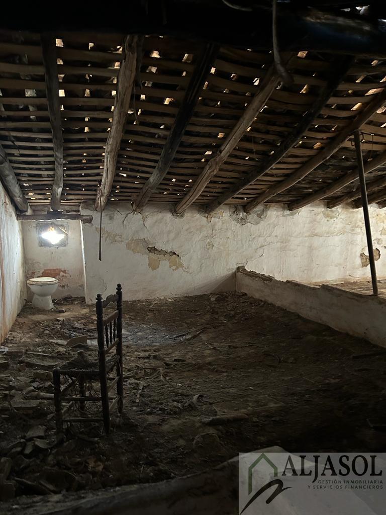 For sale of house in Aroche