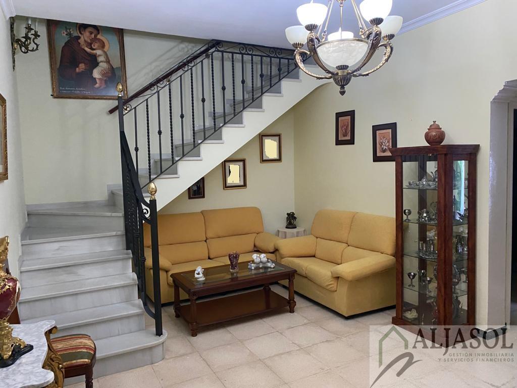 For sale of house in Villanueva del Ariscal
