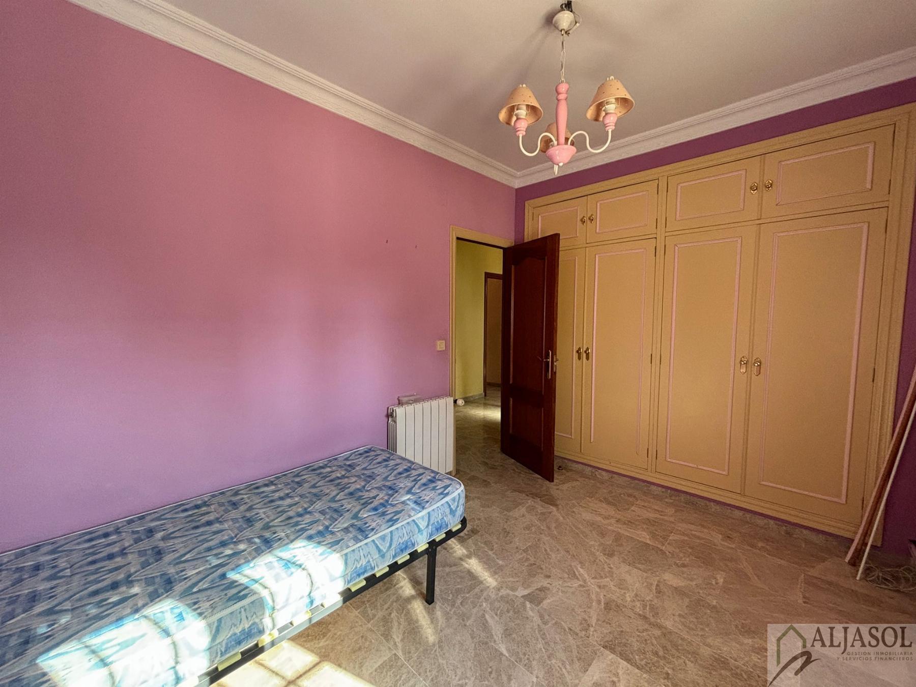 For sale of house in Salteras