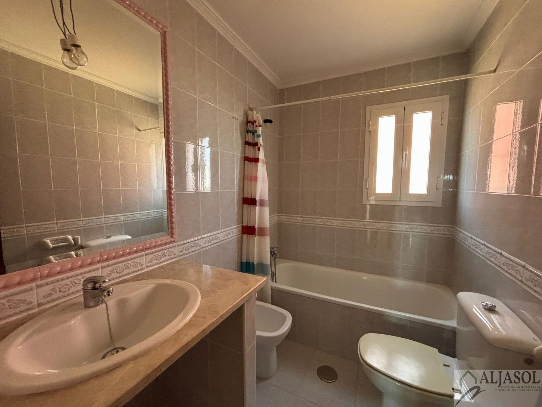 For sale of house in Salteras