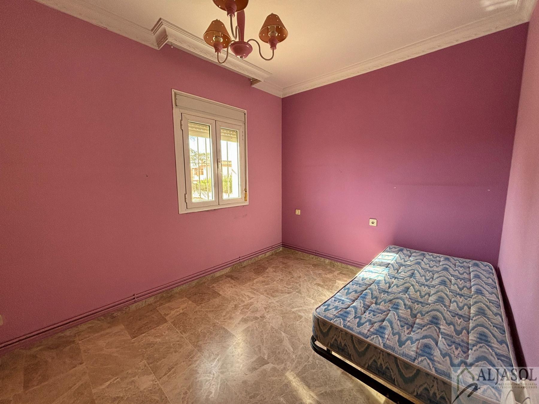 For sale of house in Salteras