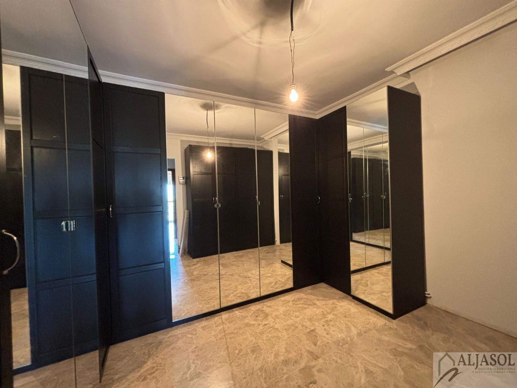 For sale of house in Salteras