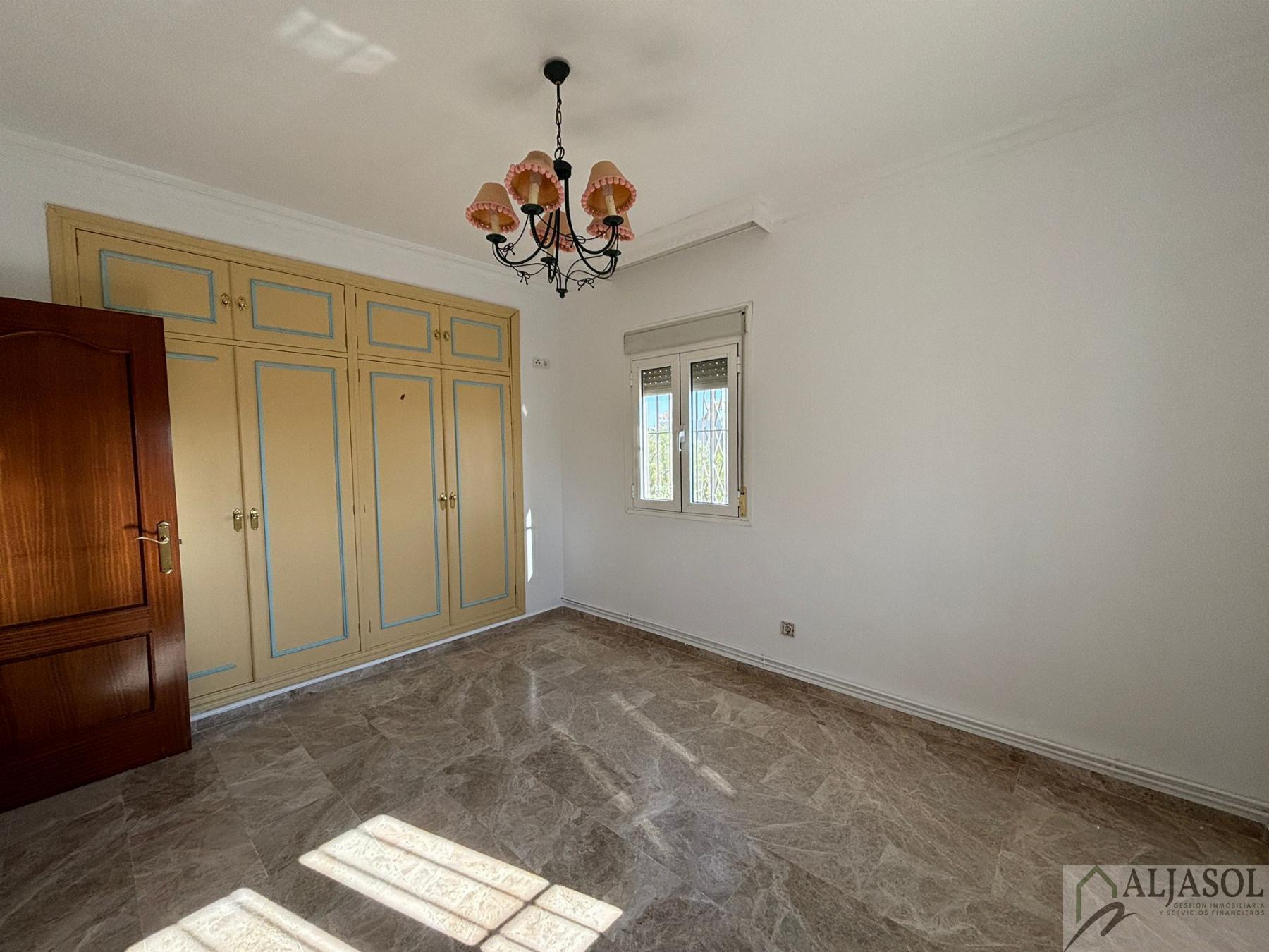 For sale of house in Salteras
