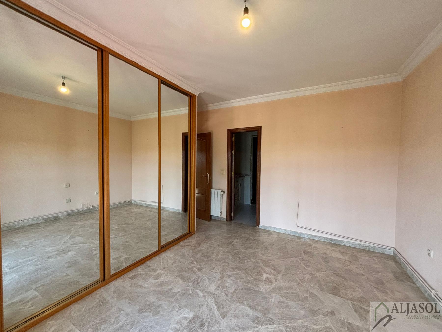 For sale of house in Salteras