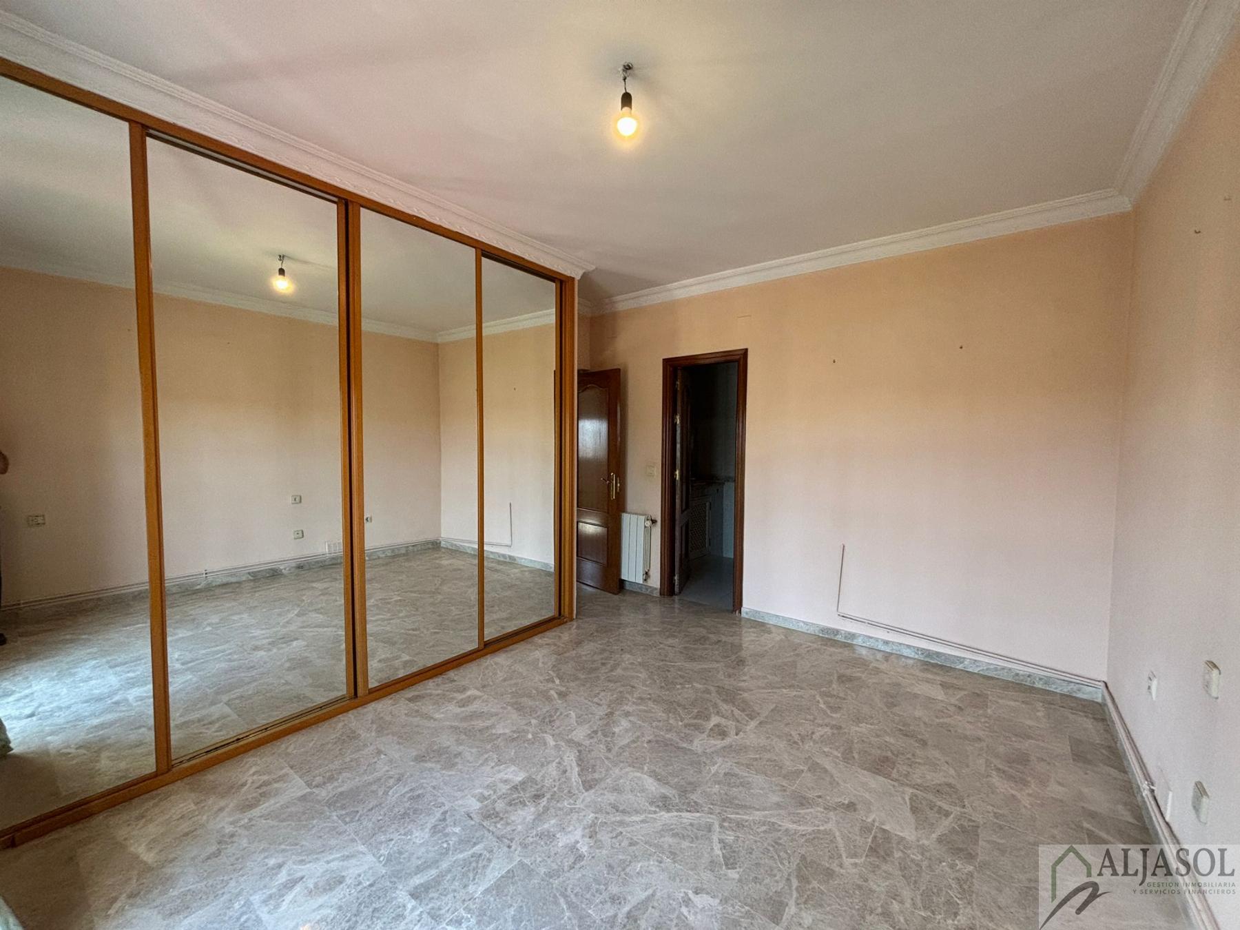For sale of house in Salteras