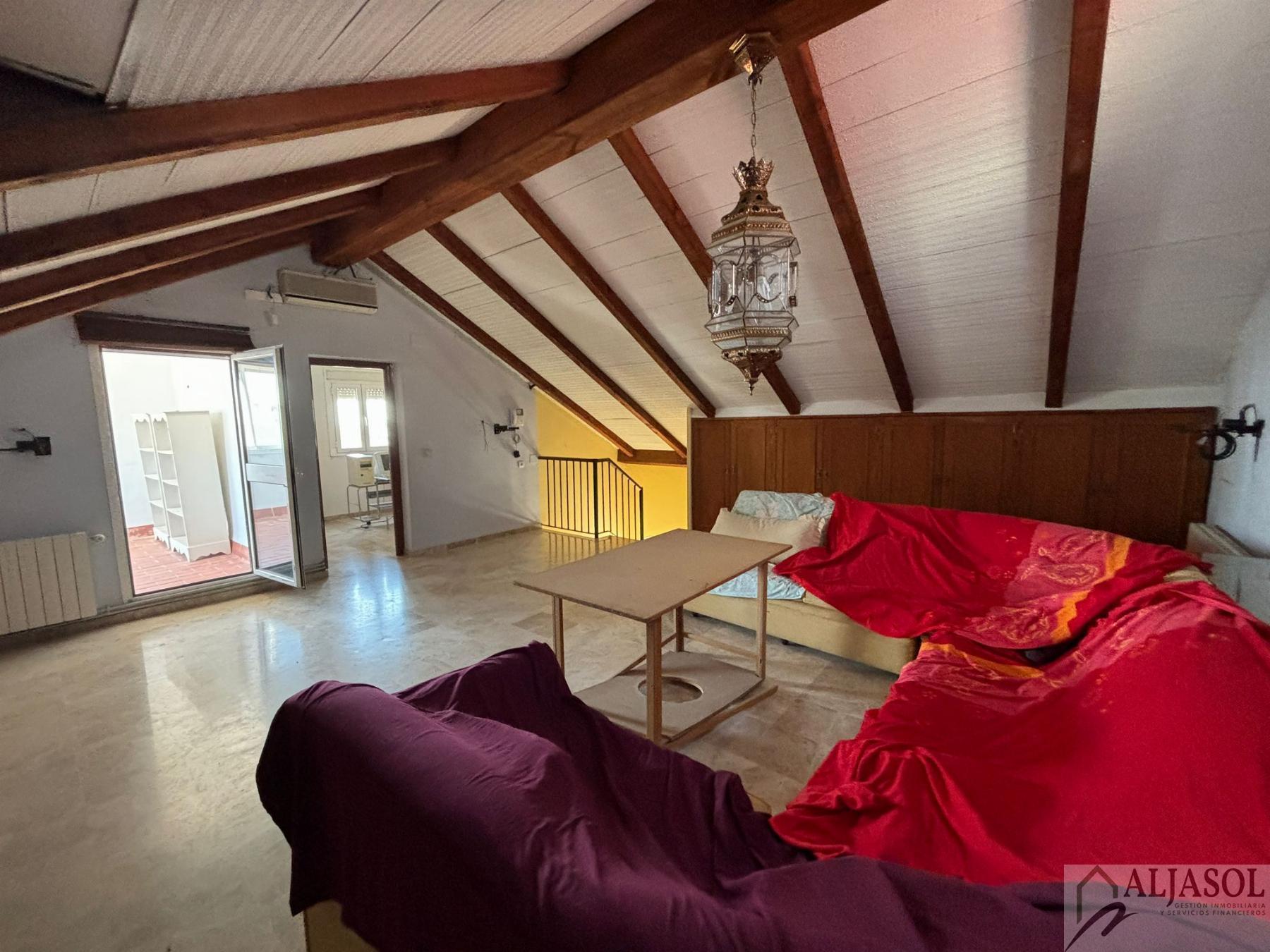 For sale of house in Salteras