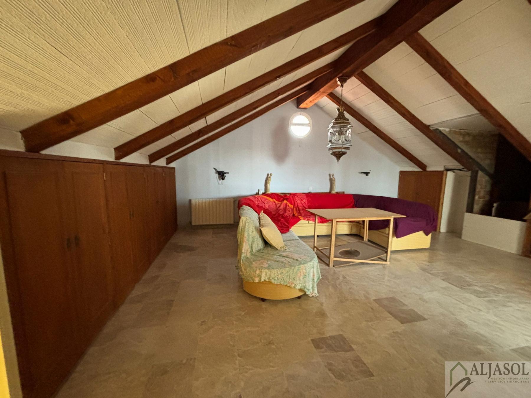 For sale of house in Salteras