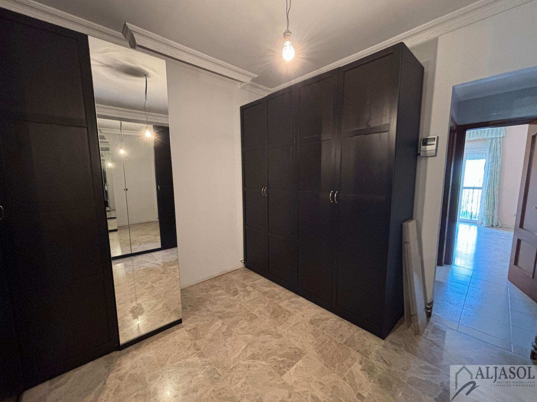 For sale of house in Salteras
