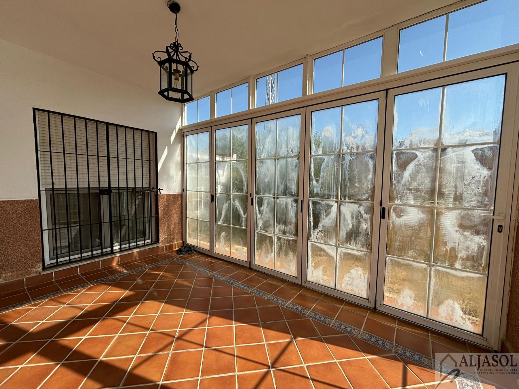 For sale of house in Salteras