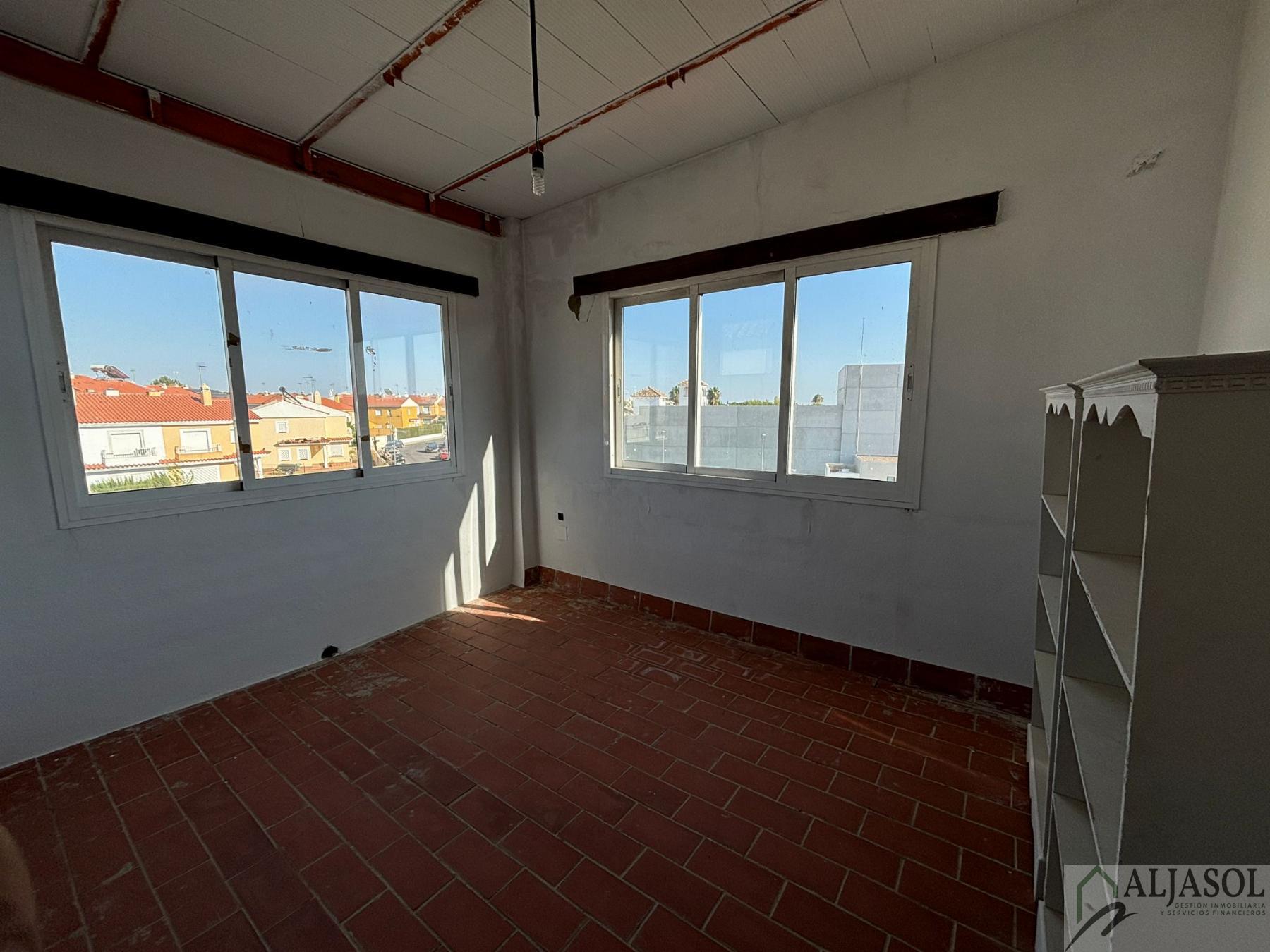For sale of house in Salteras