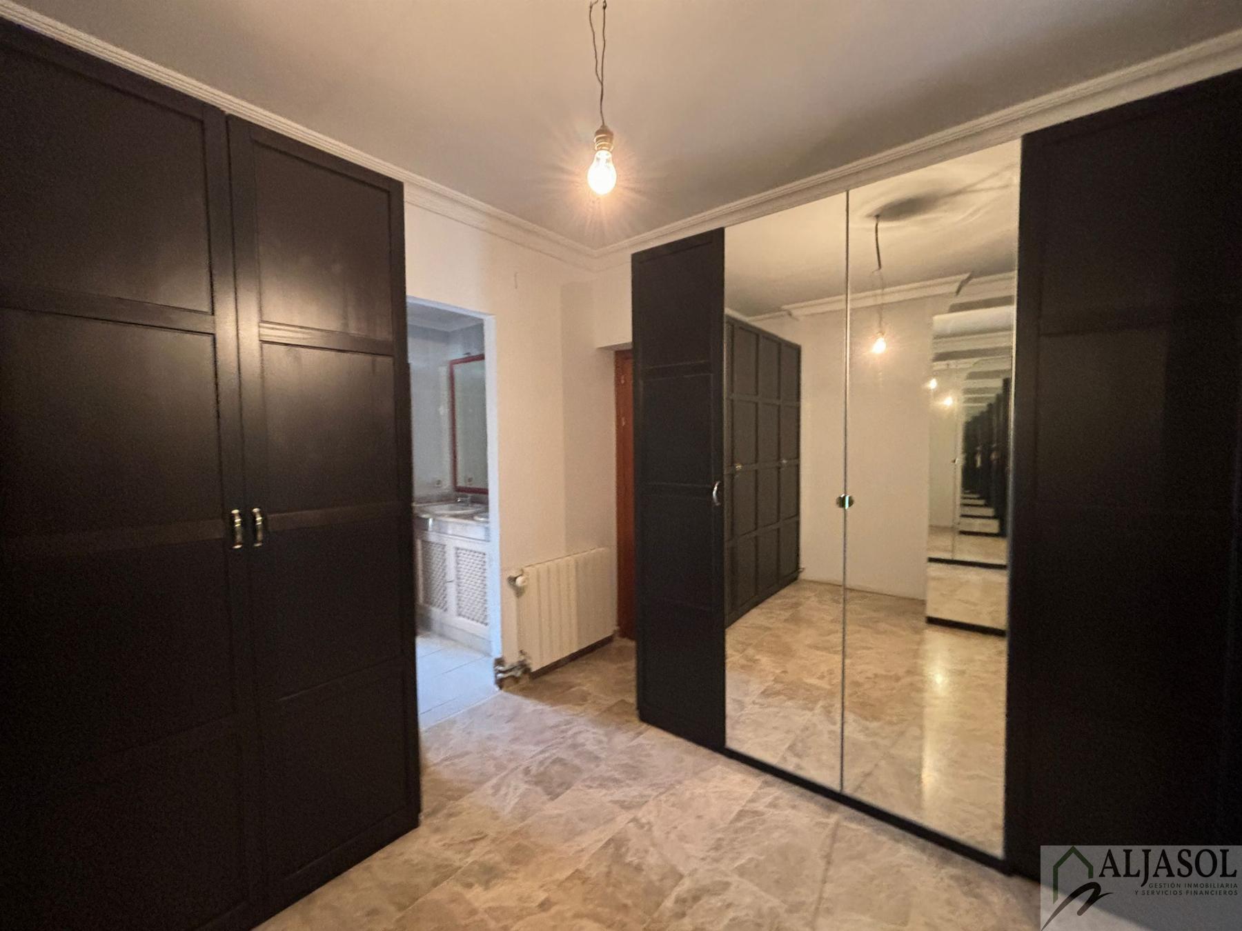 For sale of house in Salteras