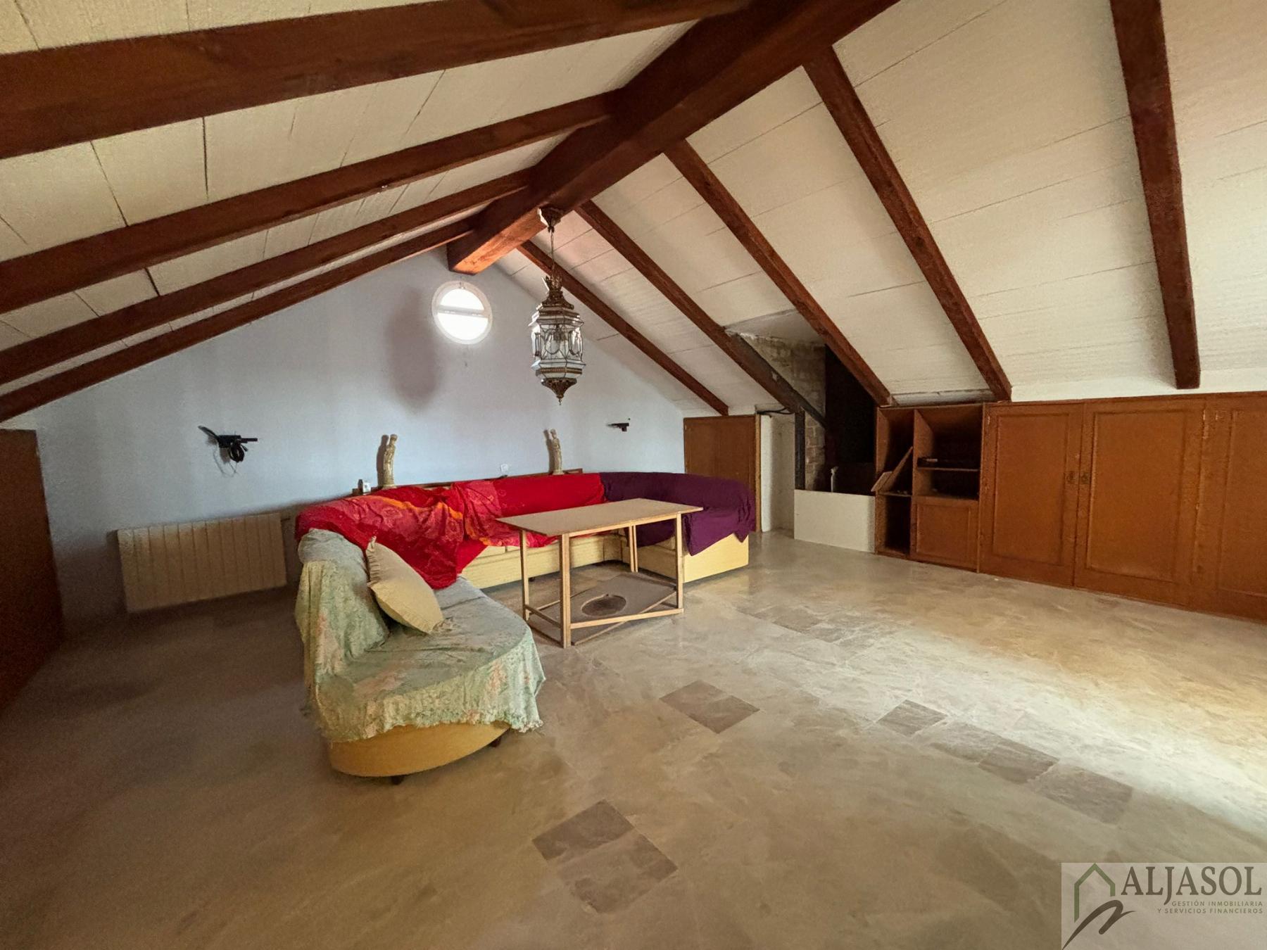 For sale of house in Salteras