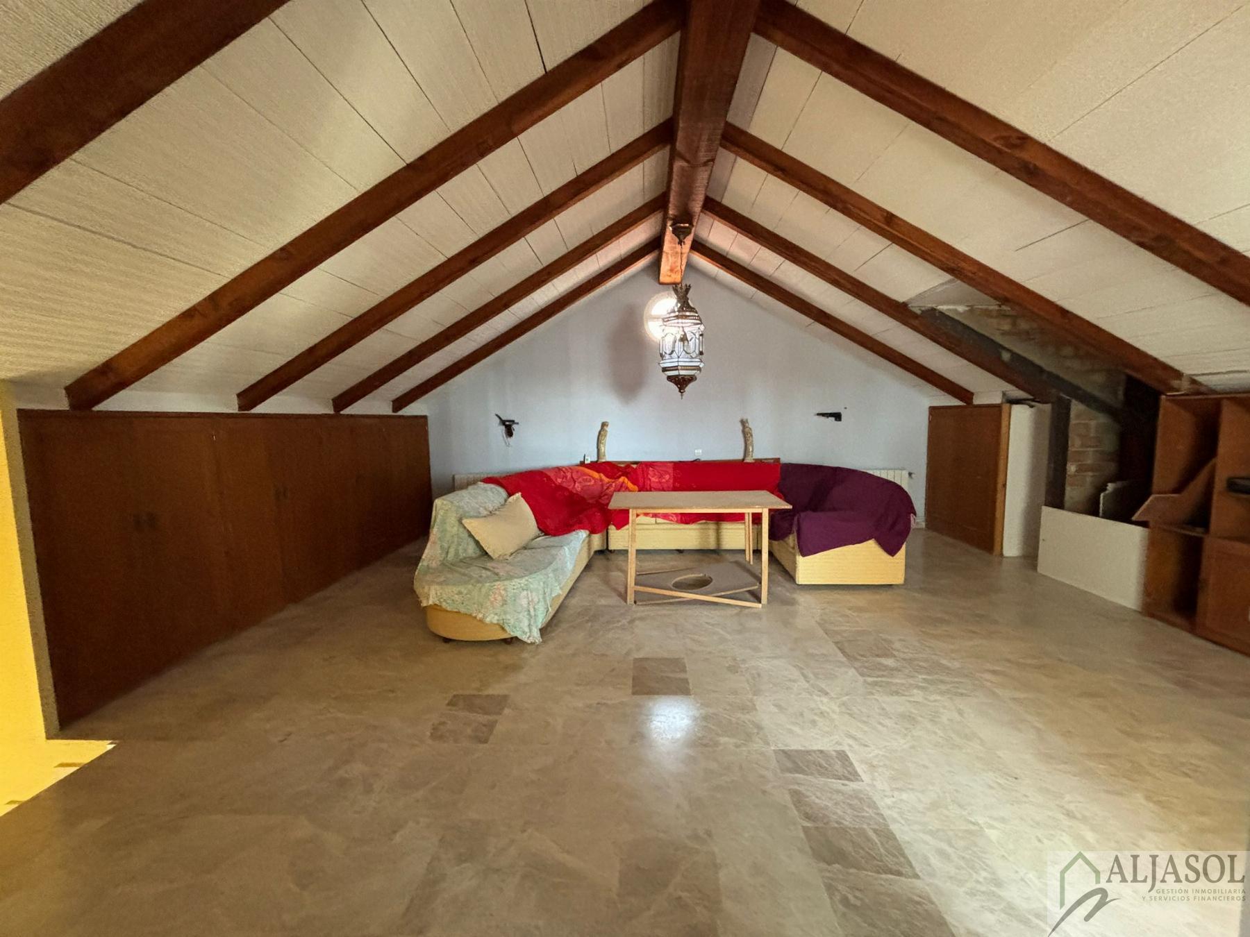 For sale of house in Salteras