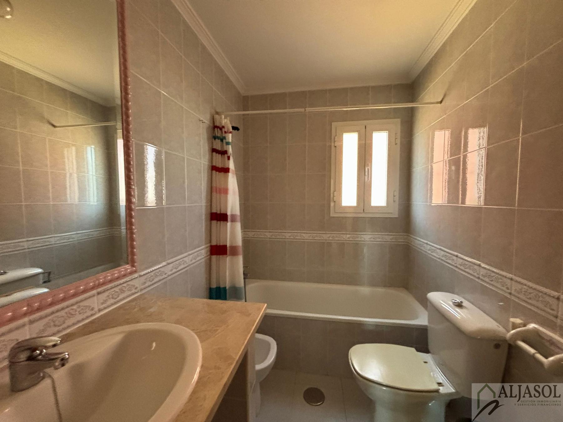 For sale of house in Salteras