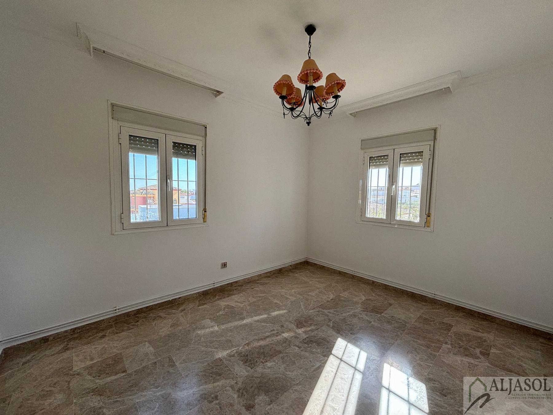 For sale of house in Salteras