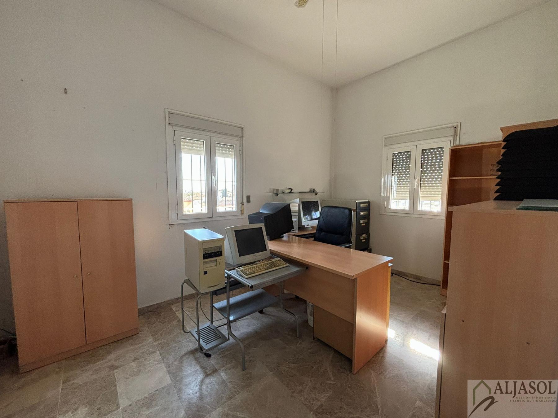 For sale of house in Salteras