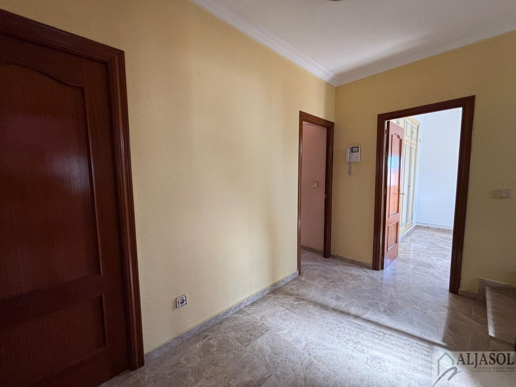 For sale of house in Salteras