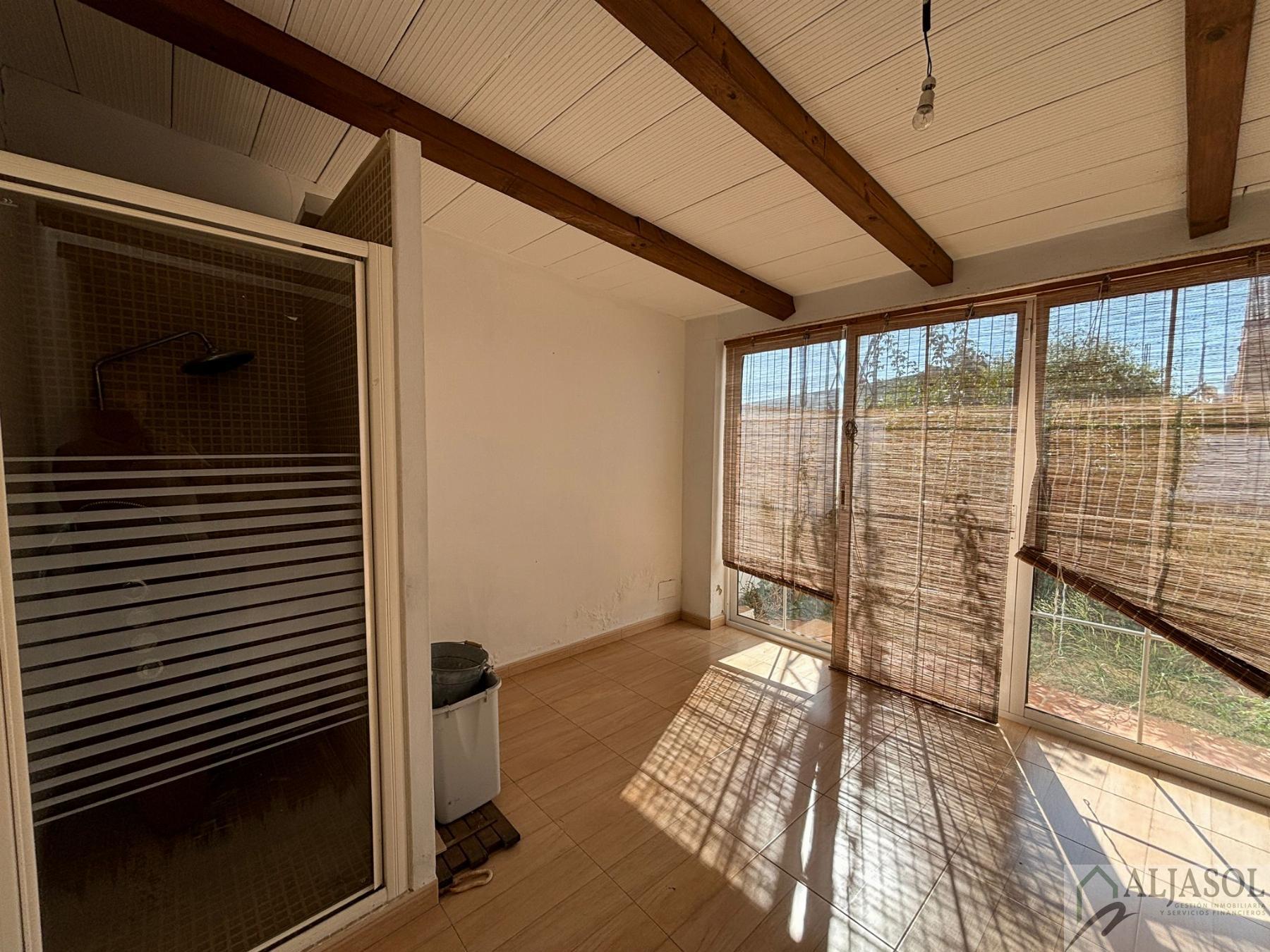 For sale of house in Salteras