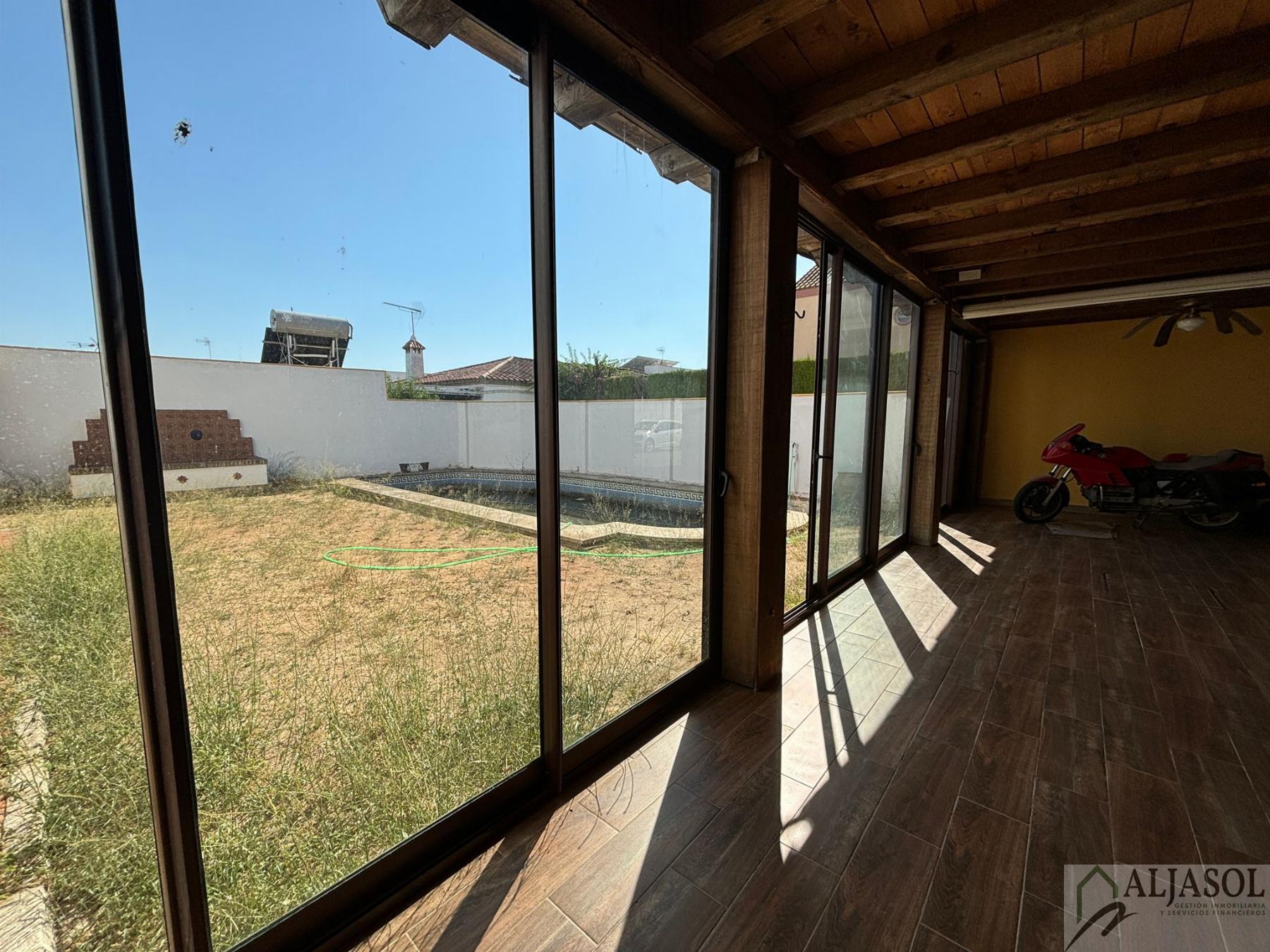 For sale of house in Salteras